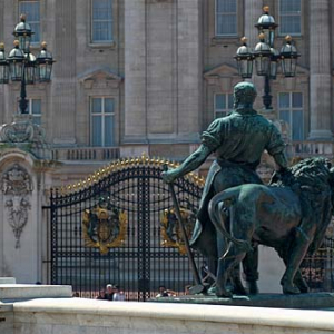 Londyn. Rzeźby przy Queen Victoria Memorial.